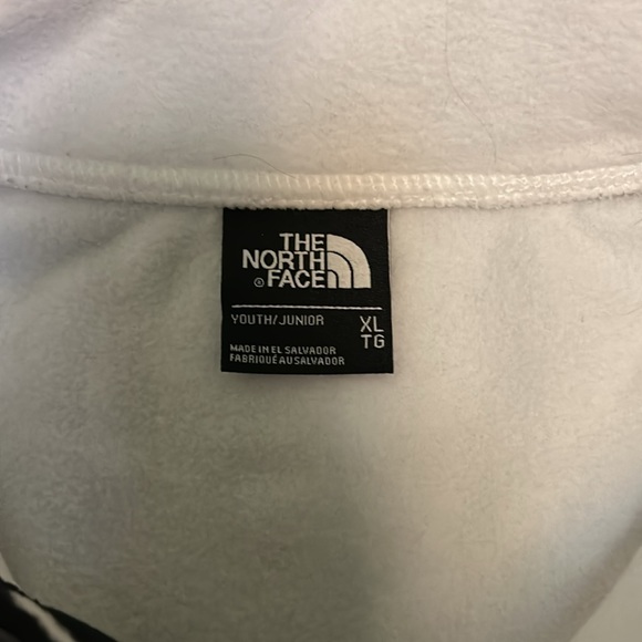 Youth North face pull over - Picture 3 of 3